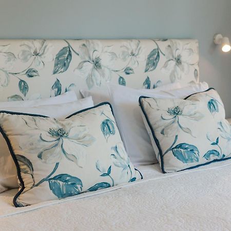 Revive On Oakview Boutique Beauty And Accommodation Ashburton Eksteriør billede