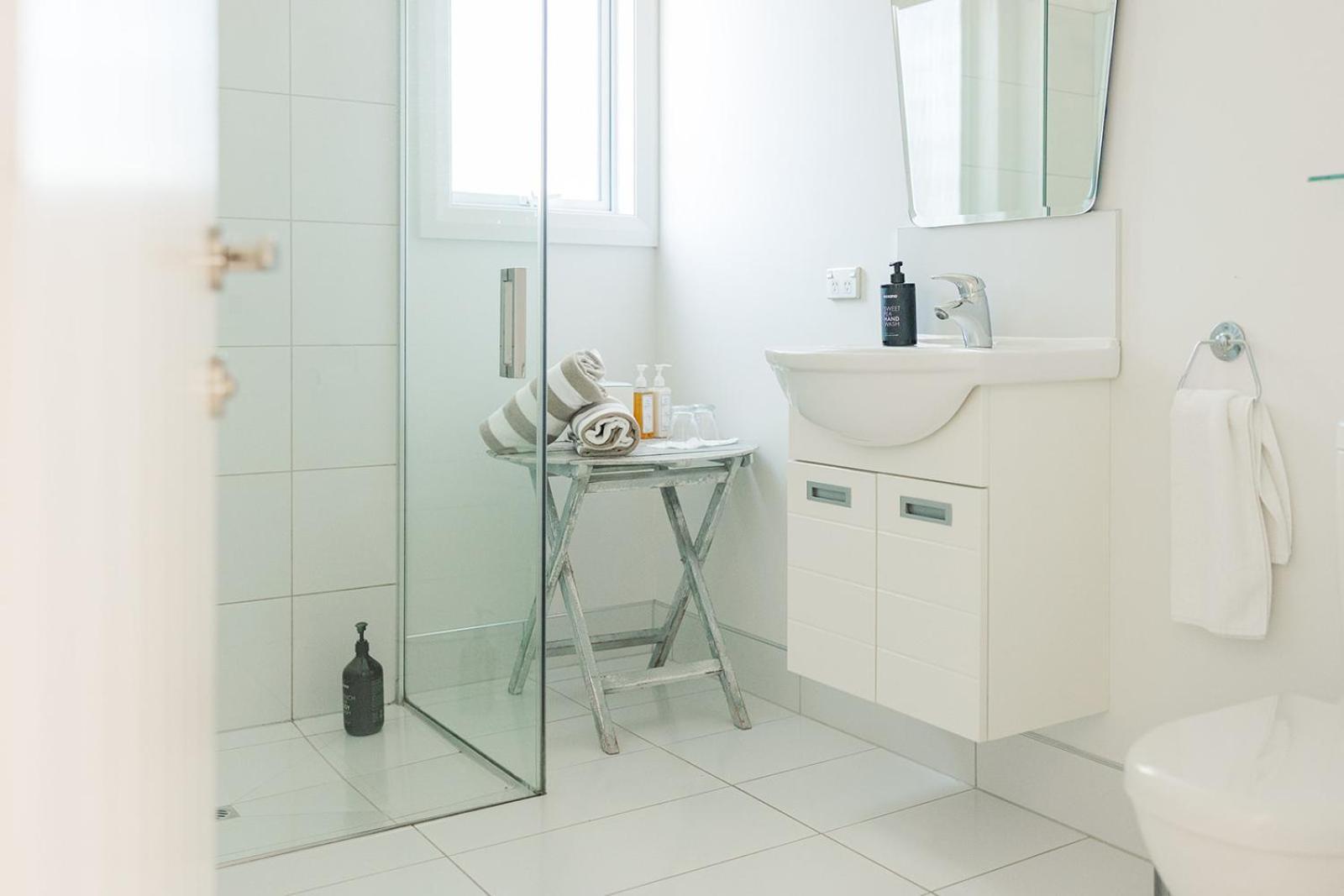 Revive On Oakview Boutique Beauty And Accommodation Ashburton Eksteriør billede