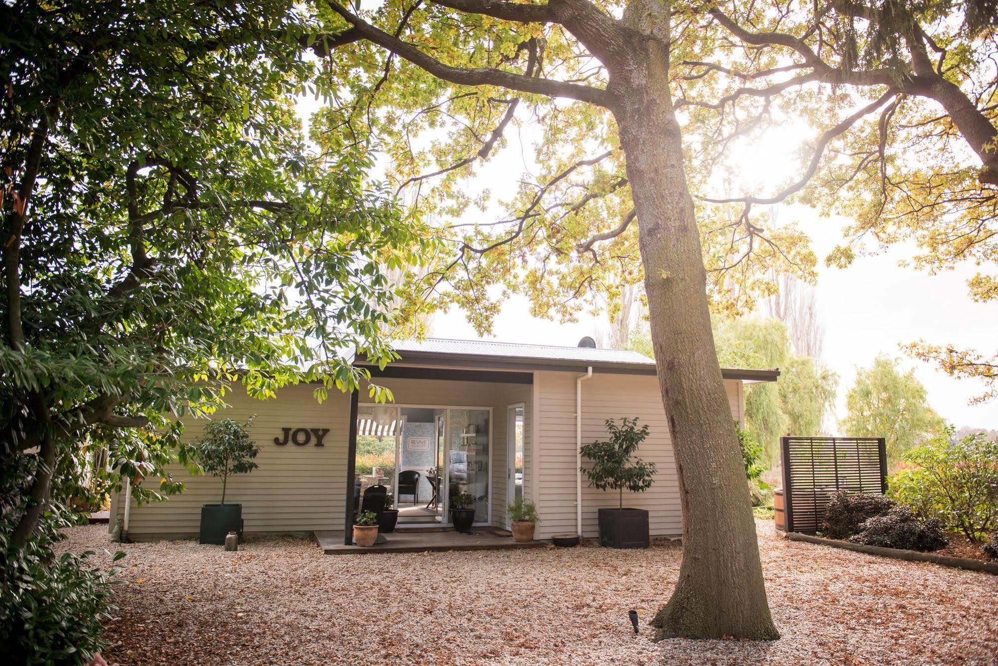 Revive On Oakview Boutique Beauty And Accommodation Ashburton Eksteriør billede